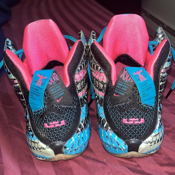 LEBRON 12s size 4.5 - Picture 4 of 6